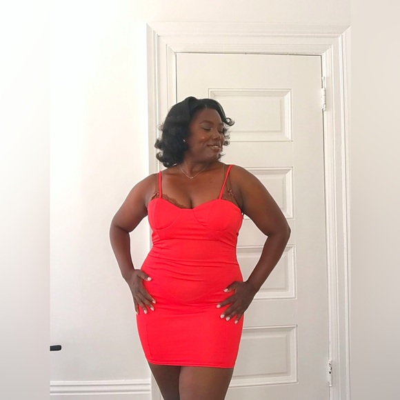 Lady In Red Super Sexy Mini Bodycon Busty Strappy in size (L) Sweetheart Cut - Picture 2 of 8